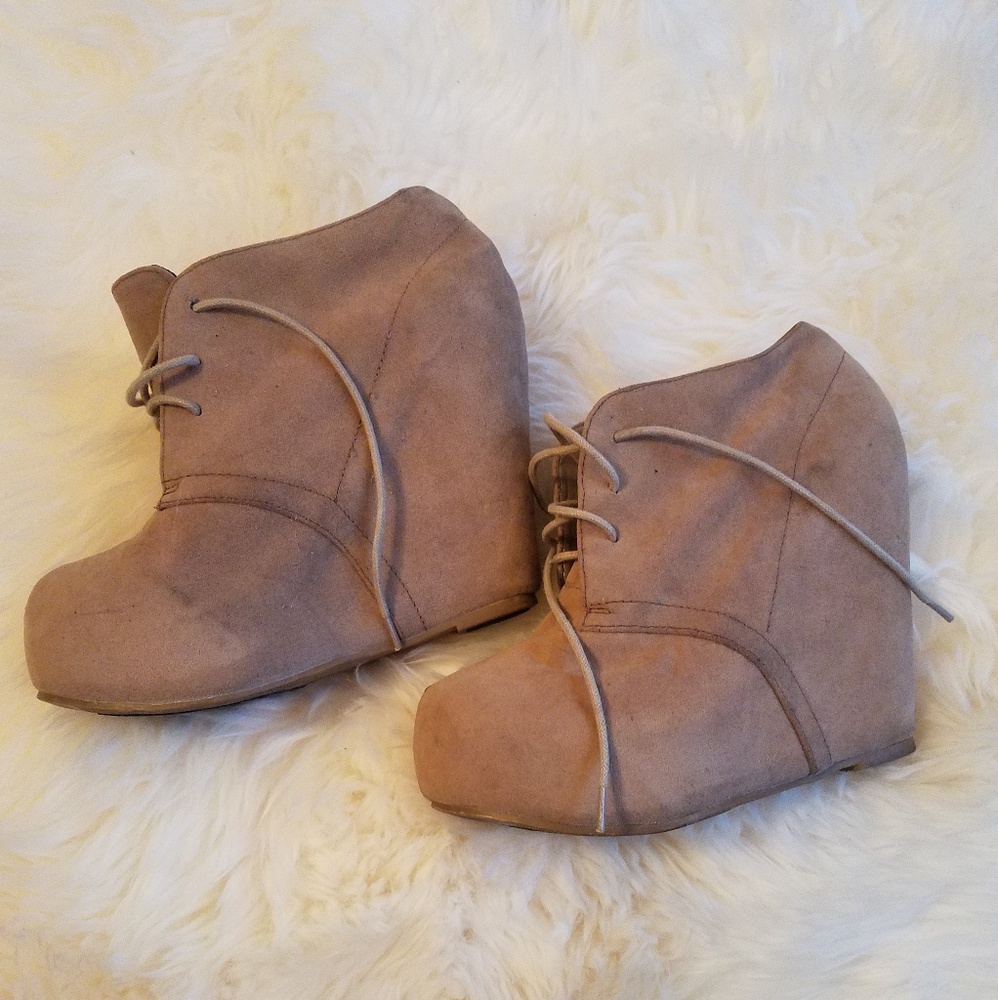 TAN SUEDE platform wedge bootie lace up! 8